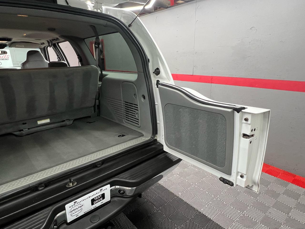 Ford Excursion XLT Premium 6.8L 2WD 2002