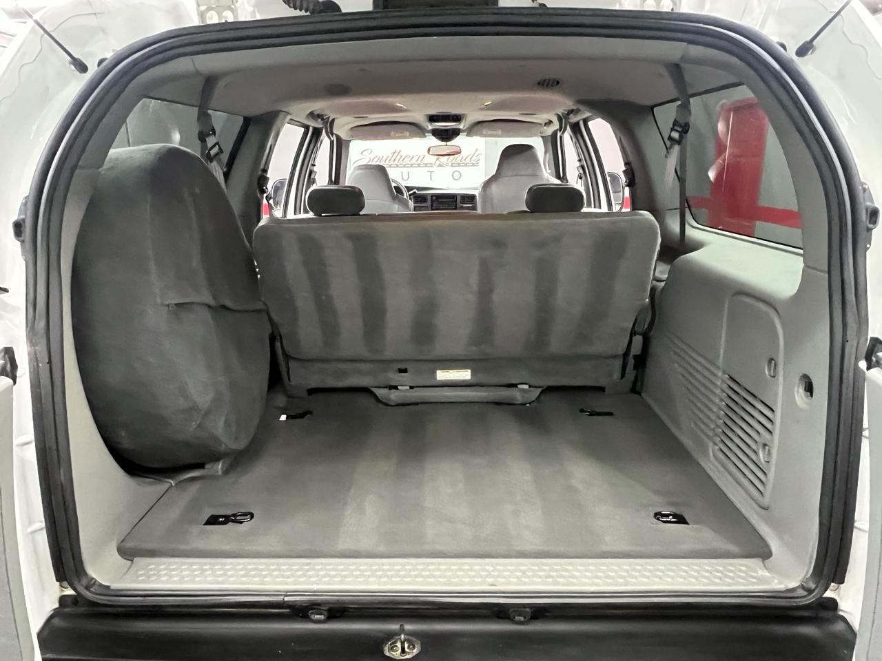 Ford Excursion XLT Premium 6.8L 2WD 2002