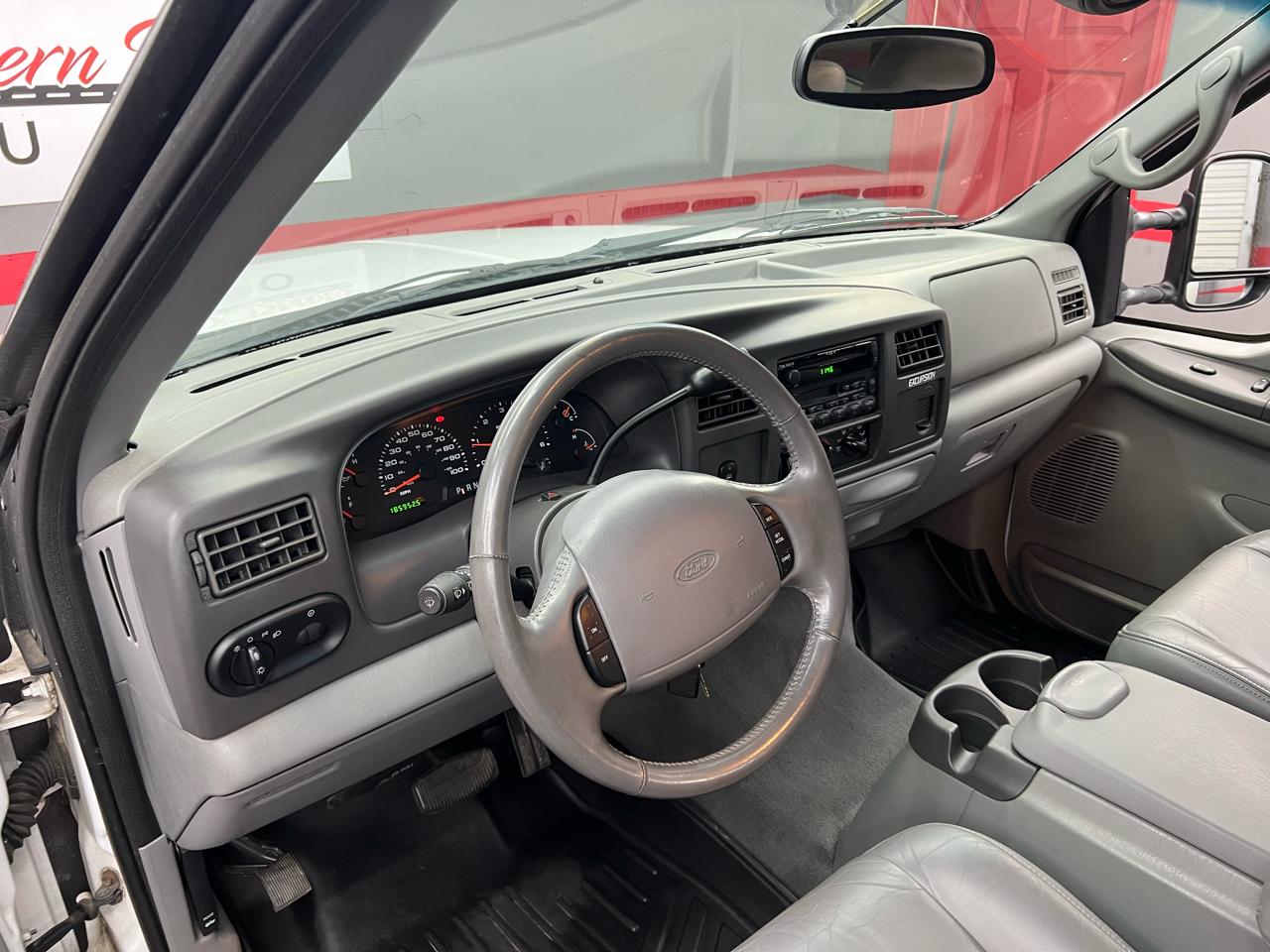 Ford Excursion XLT Premium 6.8L 2WD 2002