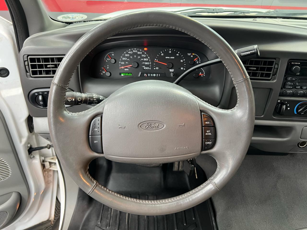 Ford Excursion XLT Premium 6.8L 2WD 2002