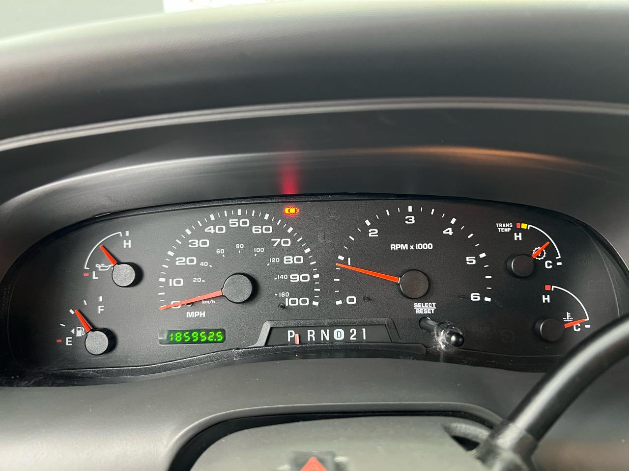 Ford Excursion XLT Premium 6.8L 2WD 2002