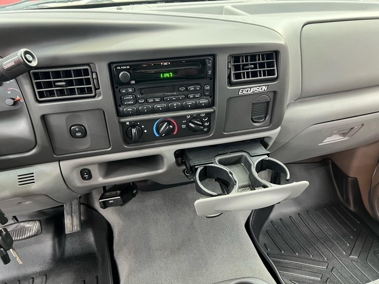 Ford Excursion XLT Premium 6.8L 2WD 2002