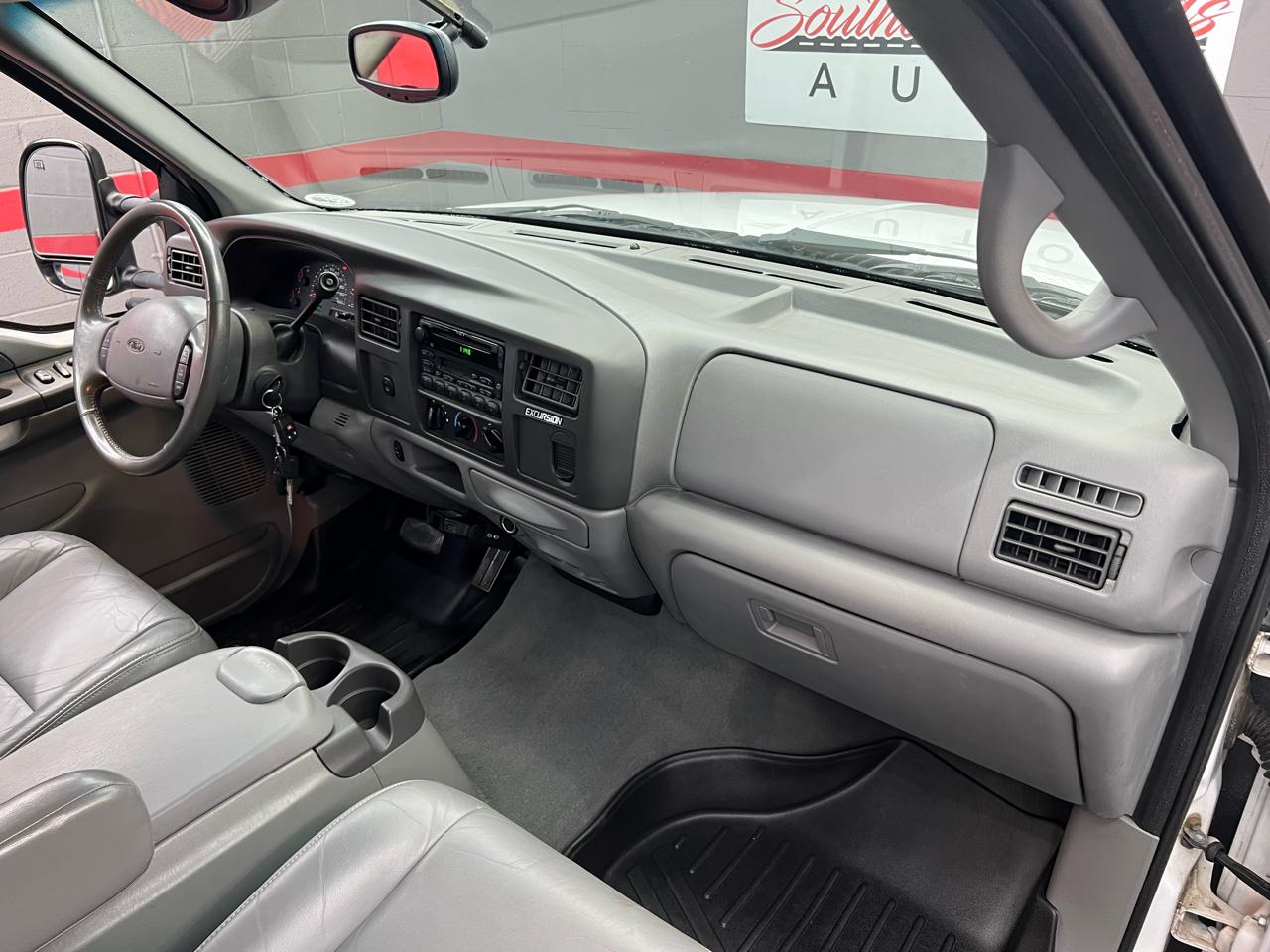 Ford Excursion XLT Premium 6.8L 2WD 2002