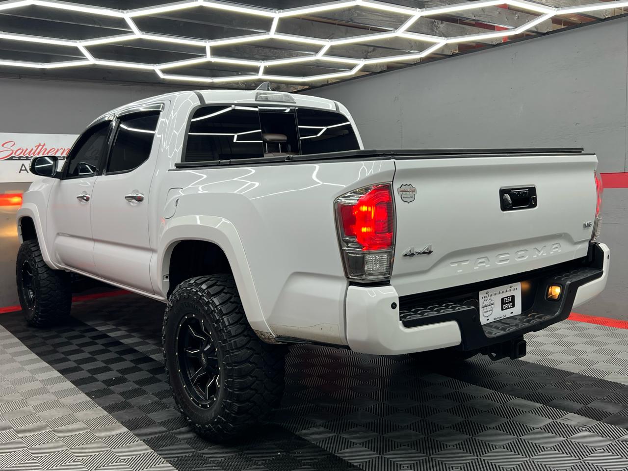 Toyota Tacoma Limited Double Cab V6 6AT 4WD 2017