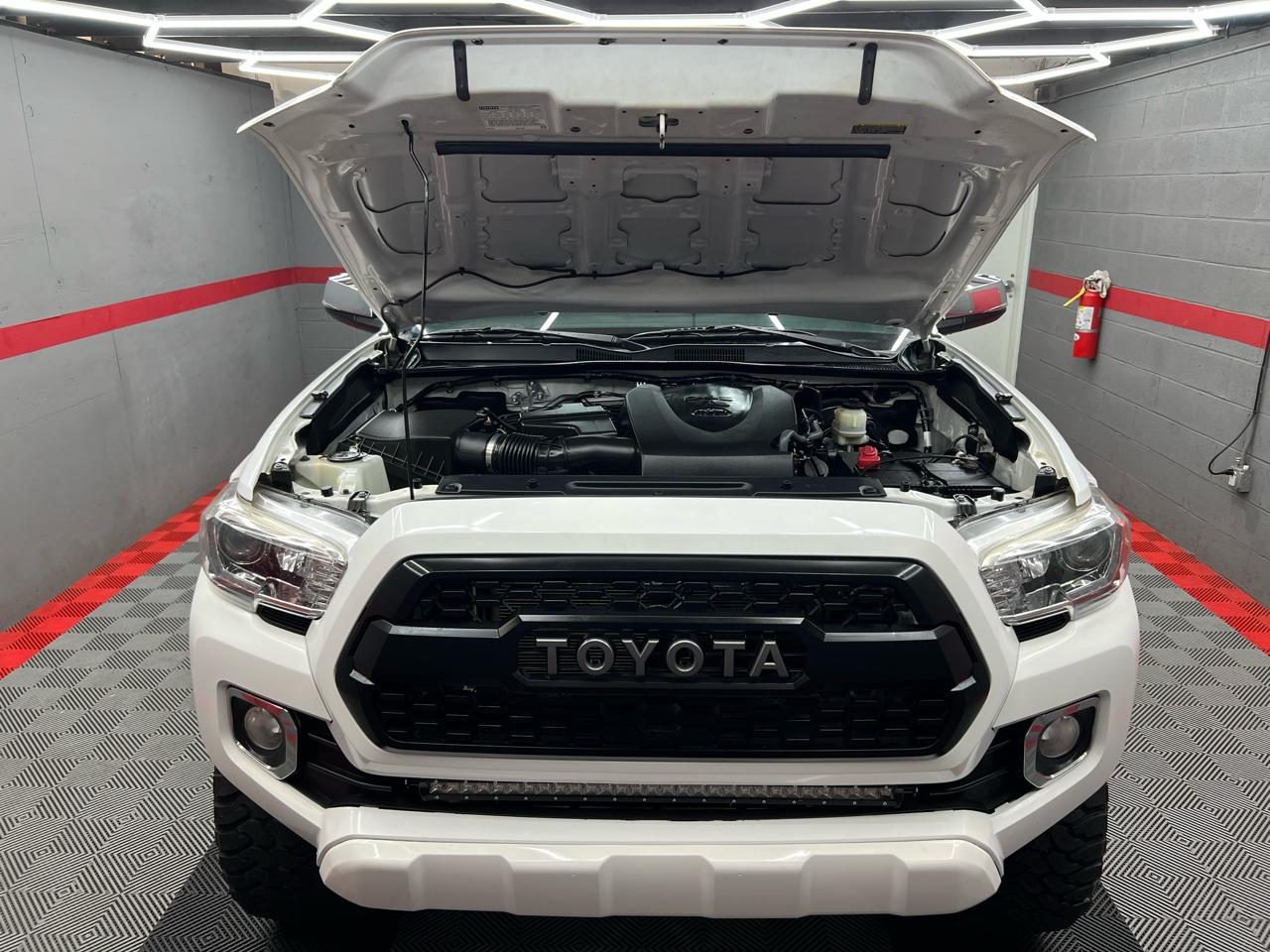 Toyota Tacoma Limited Double Cab V6 6AT 4WD 2017