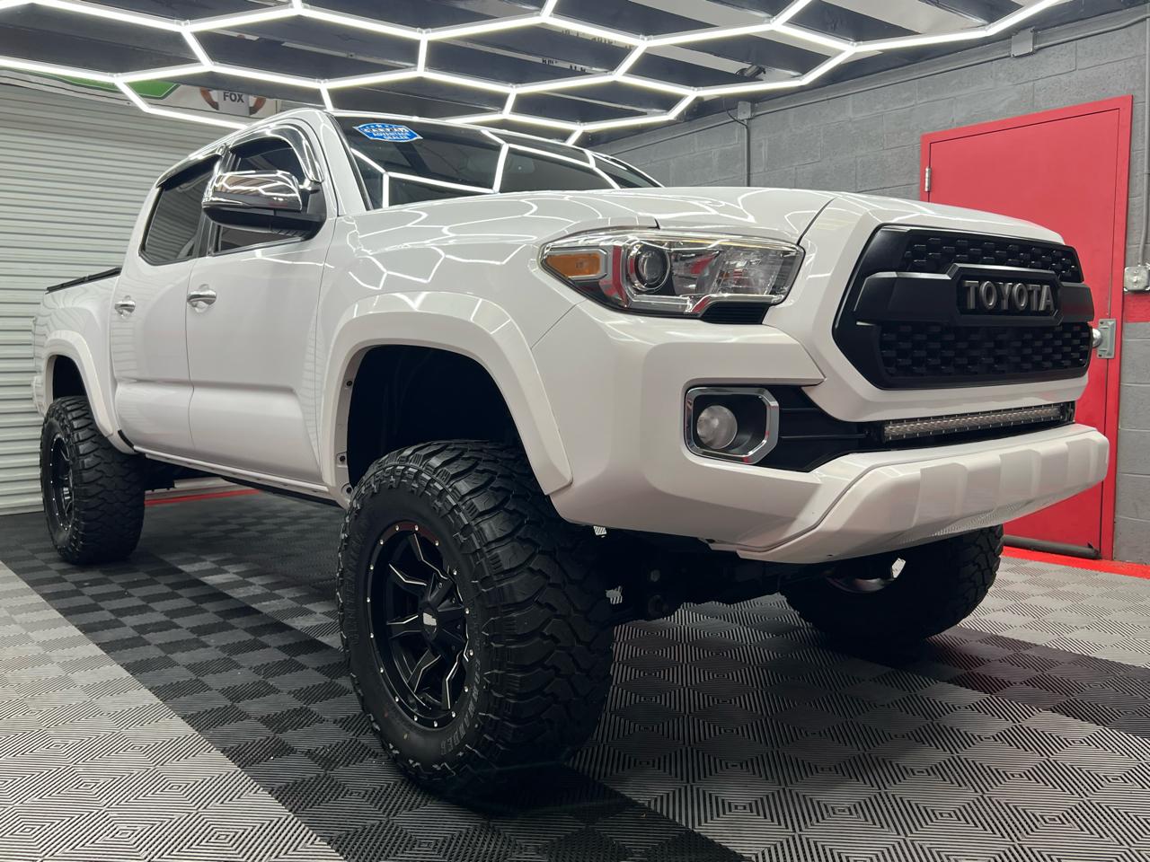 Toyota Tacoma Limited Double Cab V6 6AT 4WD 2017