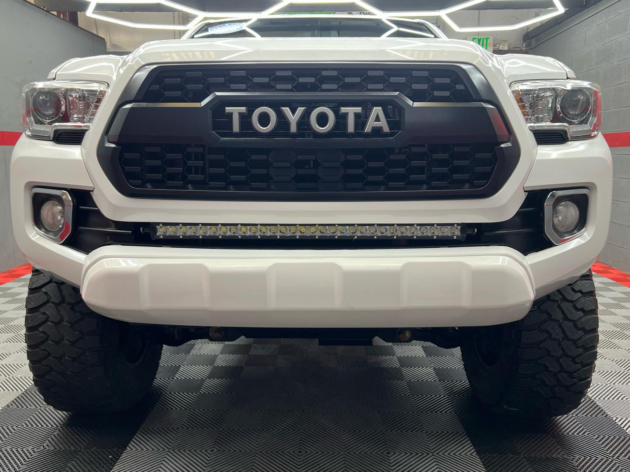 Toyota Tacoma Limited Double Cab V6 6AT 4WD 2017