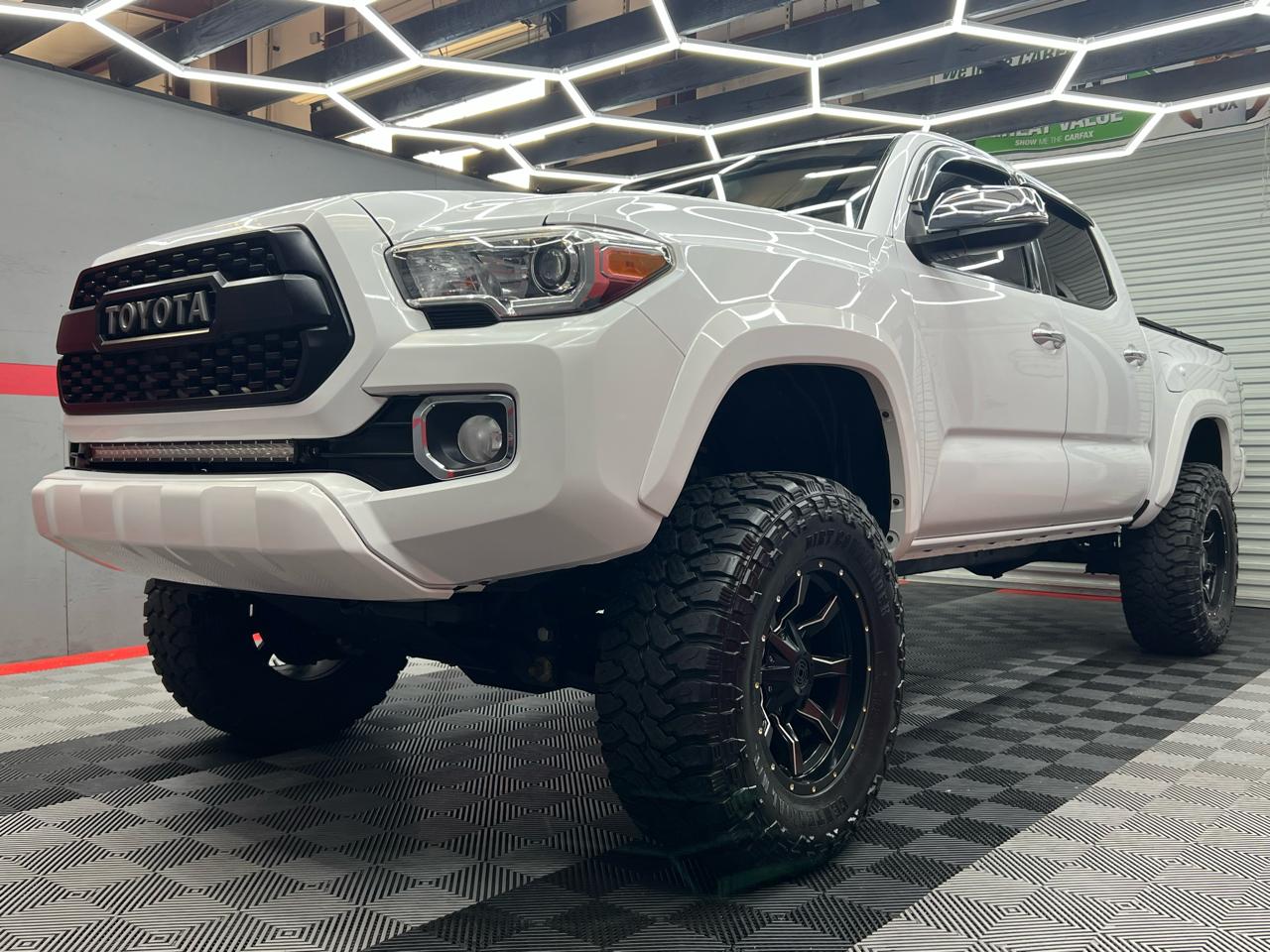 Toyota Tacoma Limited Double Cab V6 6AT 4WD 2017