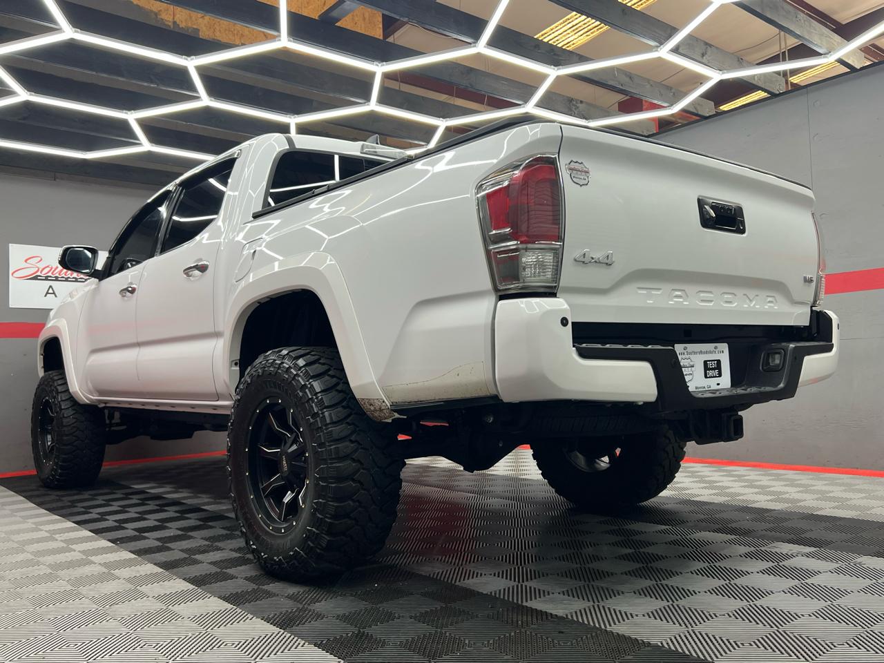 Toyota Tacoma Limited Double Cab V6 6AT 4WD 2017