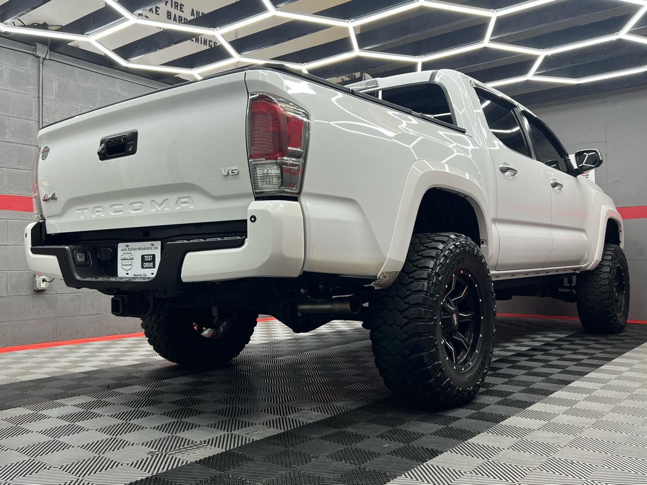 Toyota Tacoma Limited Double Cab V6 6AT 4WD 2017