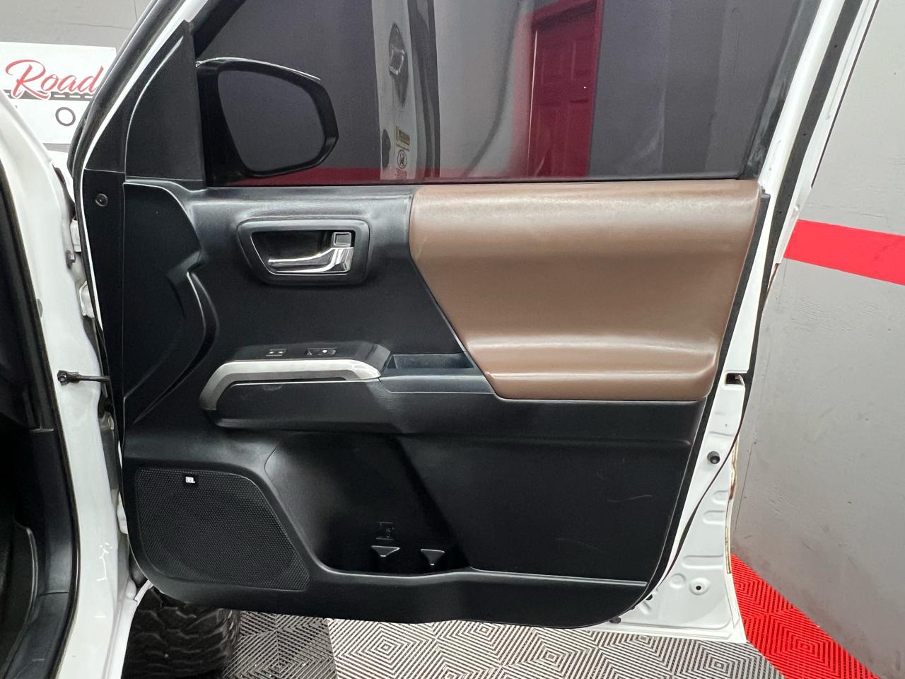 Toyota Tacoma Limited Double Cab V6 6AT 4WD 2017