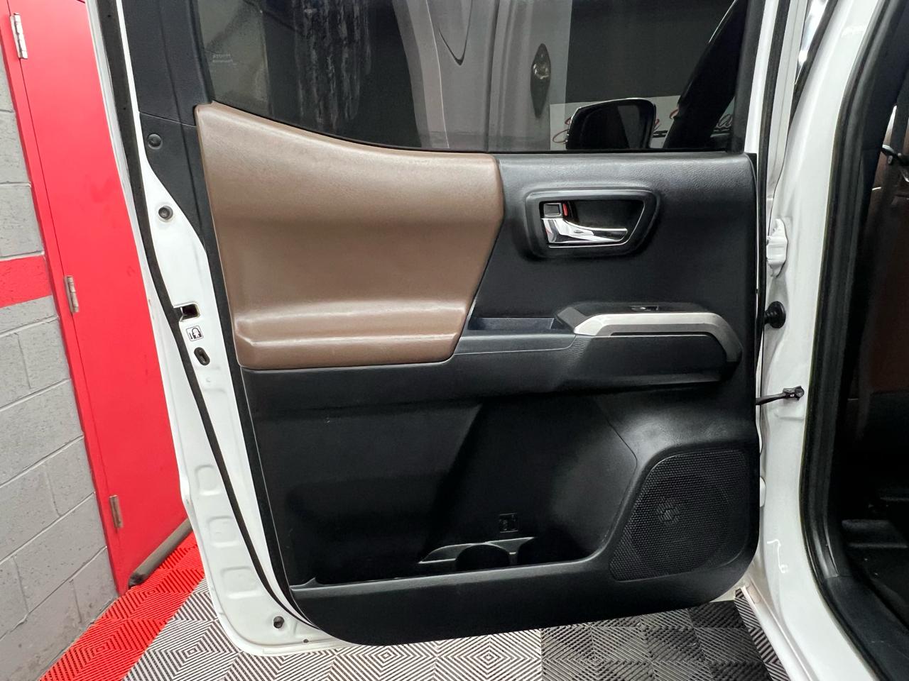 Toyota Tacoma Limited Double Cab V6 6AT 4WD 2017