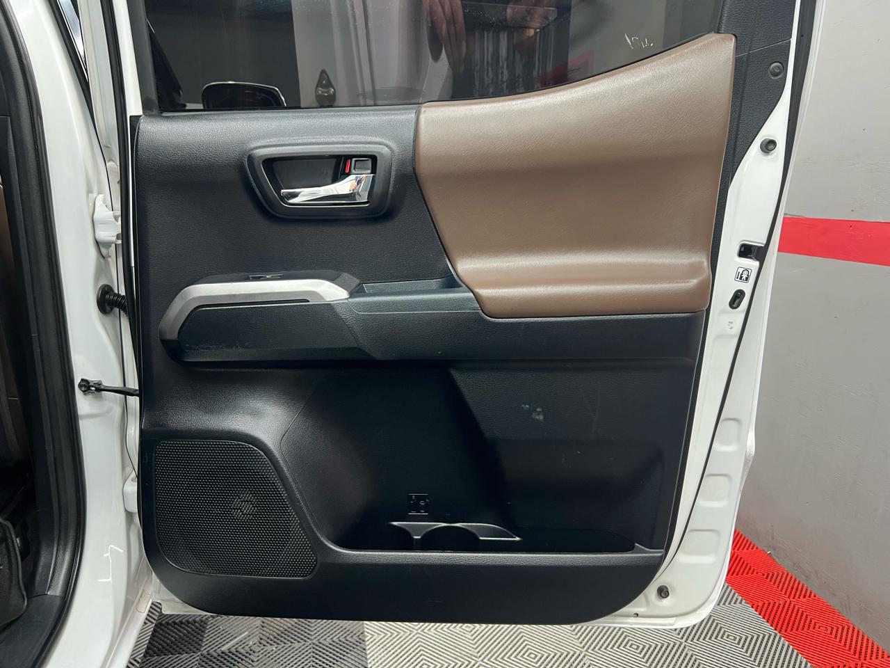 Toyota Tacoma Limited Double Cab V6 6AT 4WD 2017