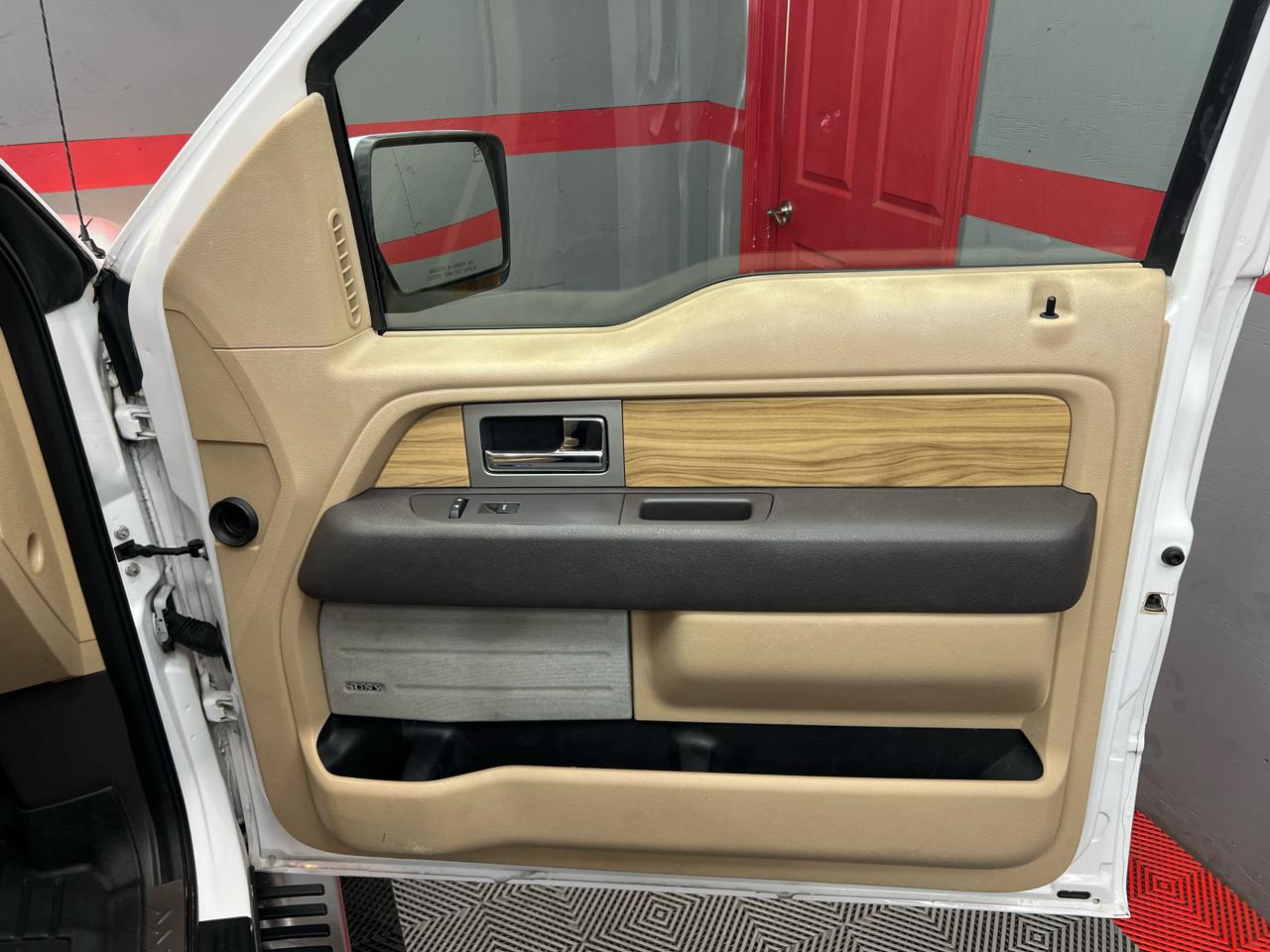 Ford F-150 Lariat SuperCrew 5.5-ft. Bed 2WD 2011