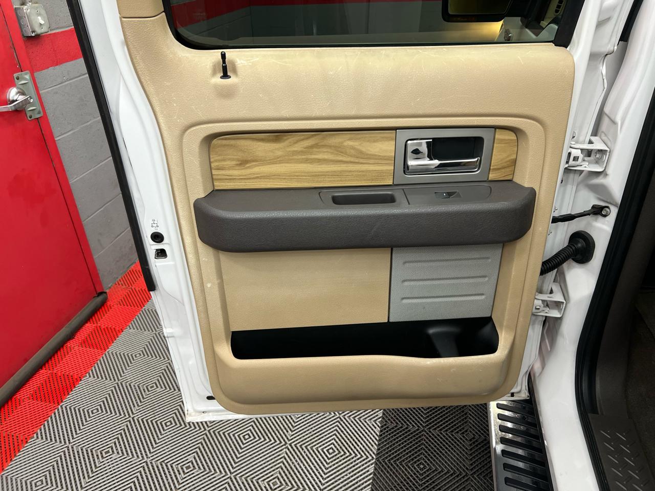 Ford F-150 Lariat SuperCrew 5.5-ft. Bed 2WD 2011