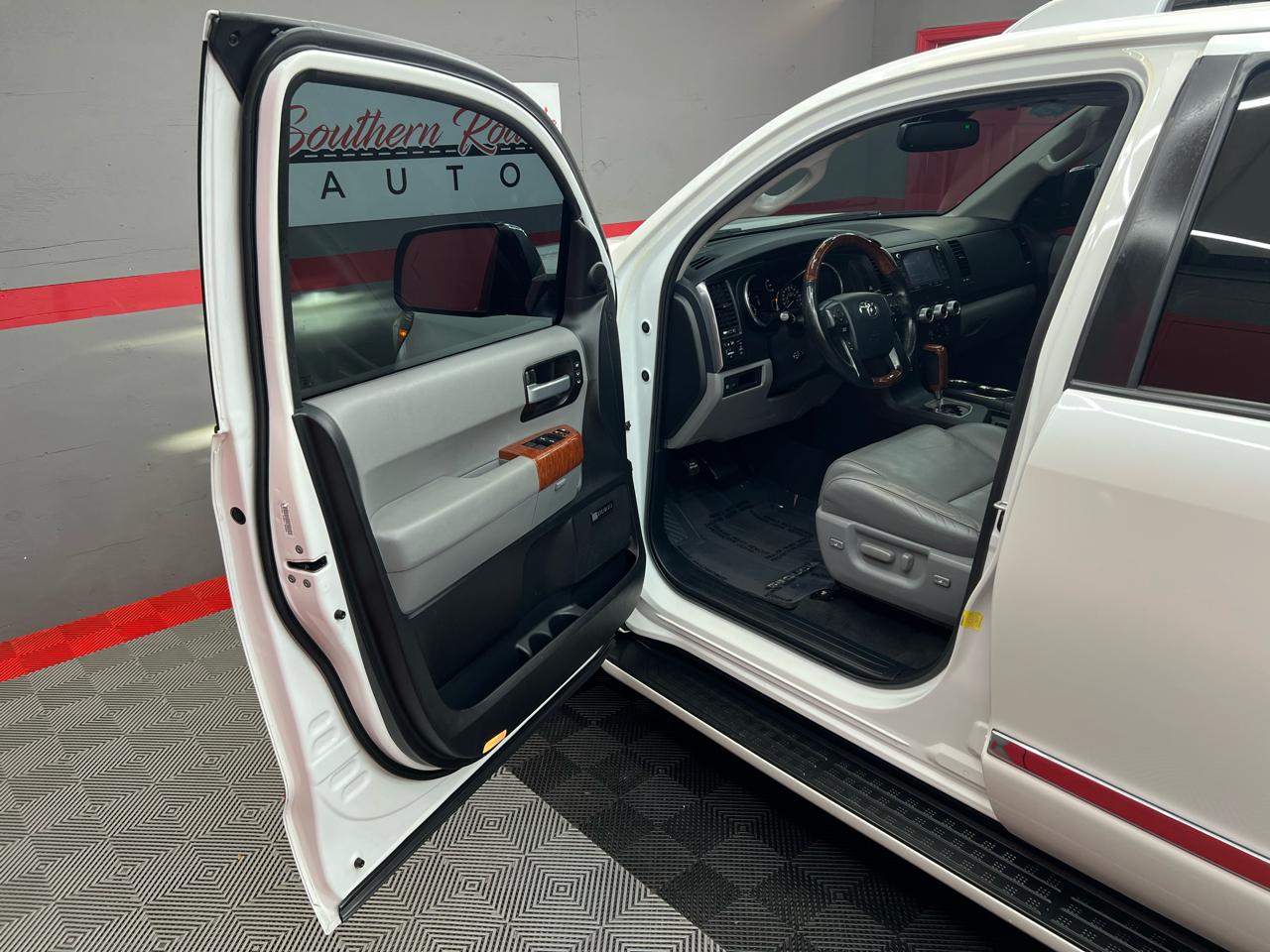 Toyota Sequoia Plantium 2WD 2020