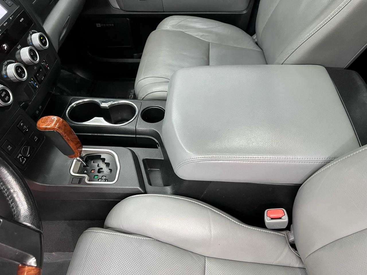 Toyota Sequoia Plantium 2WD 2020