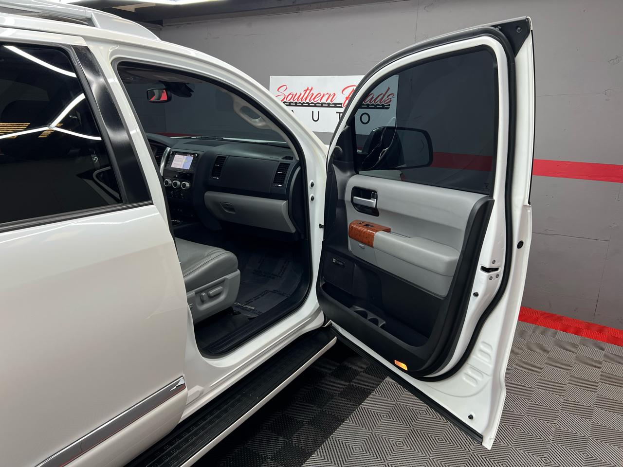 Toyota Sequoia Plantium 2WD 2020