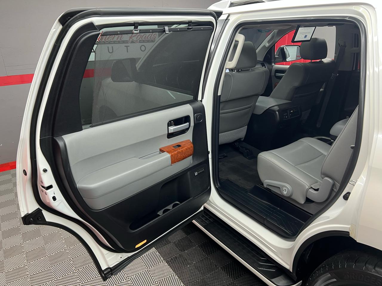 Toyota Sequoia Plantium 2WD 2020