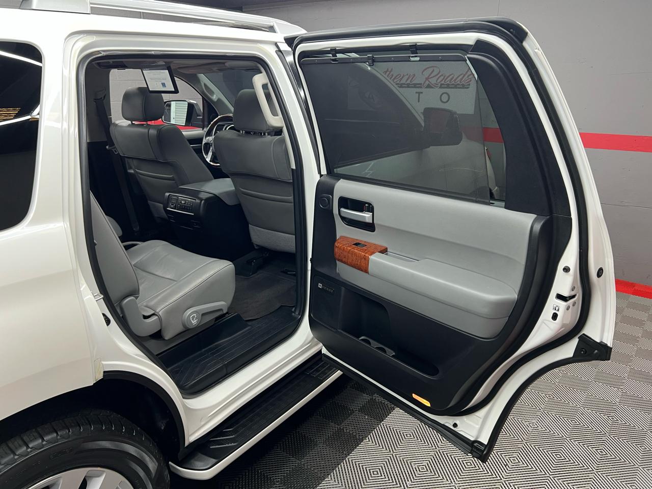 Toyota Sequoia Plantium 2WD 2020