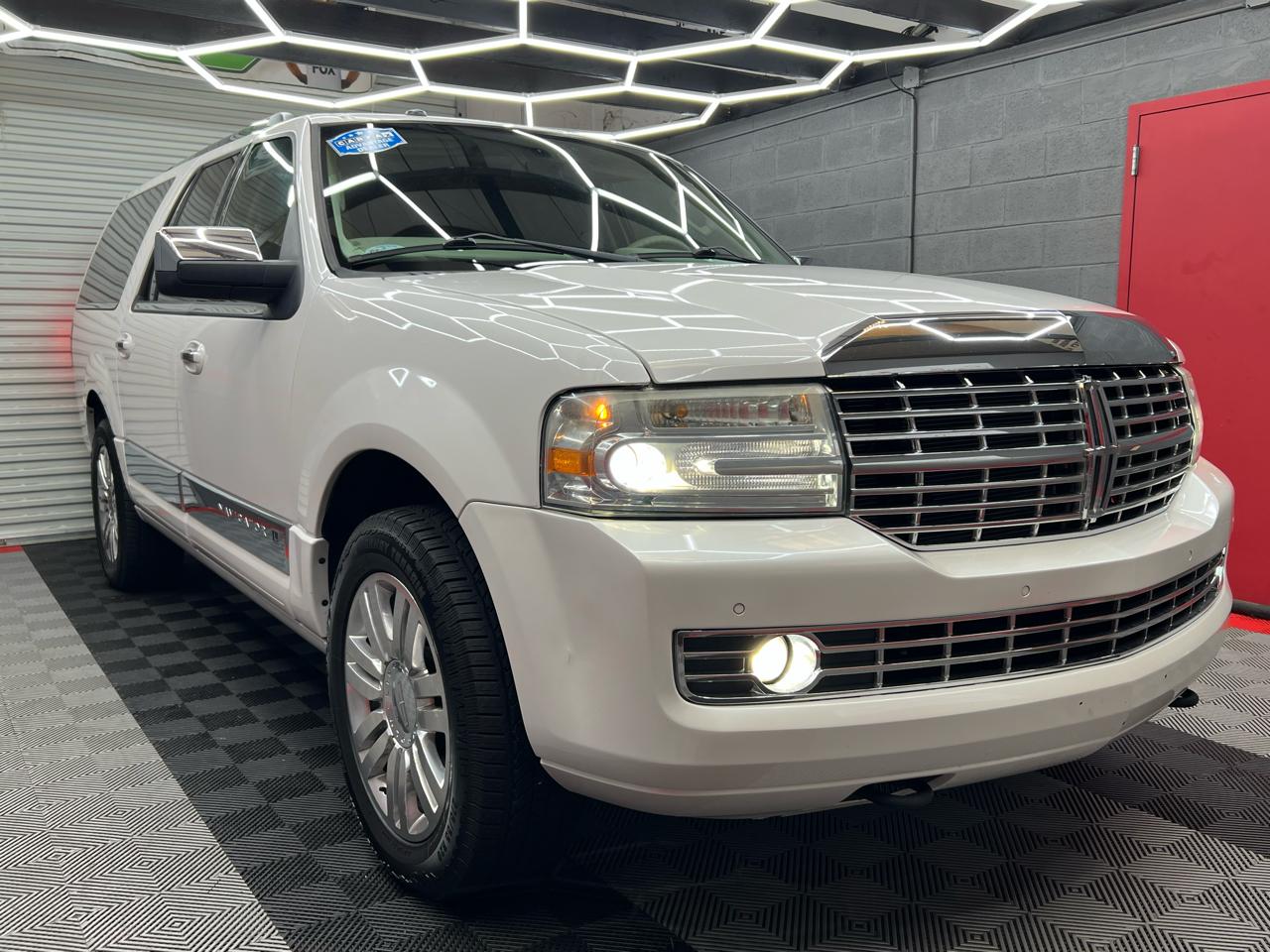 Lincoln Navigator L 2WD 2012