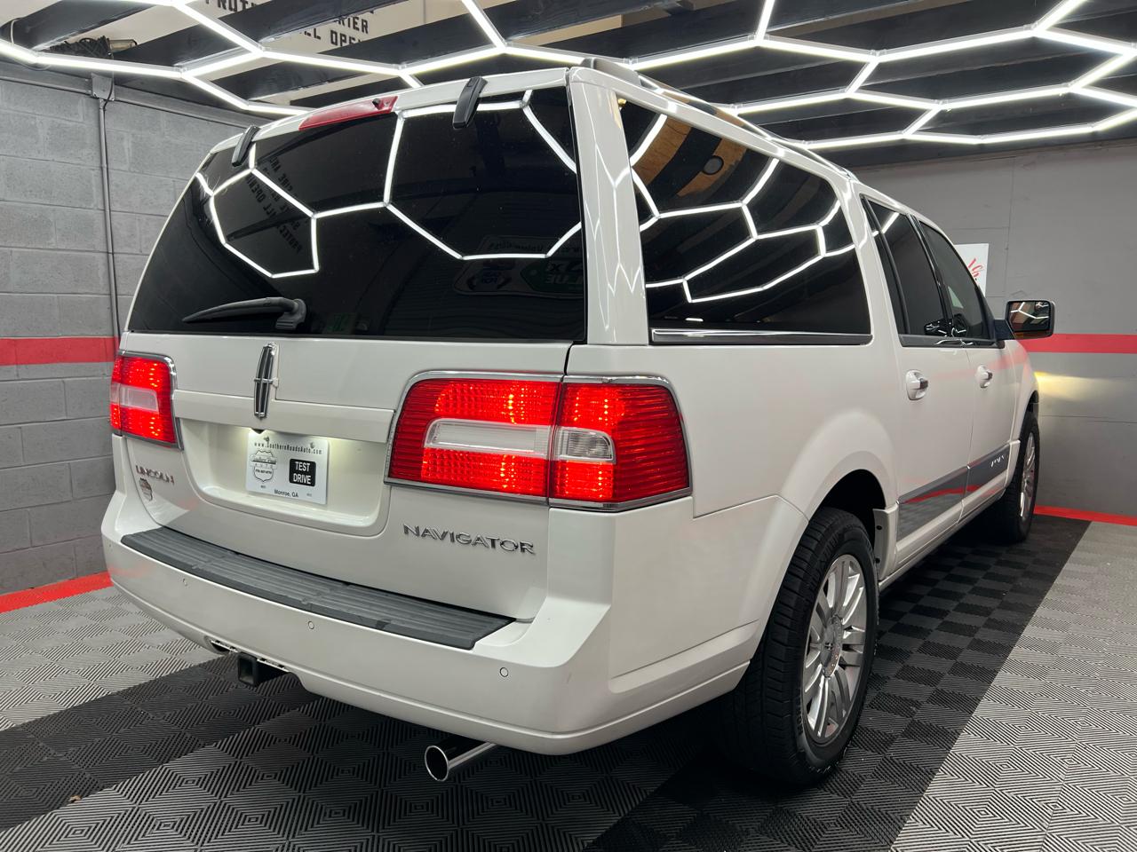 Lincoln Navigator L 2WD 2012