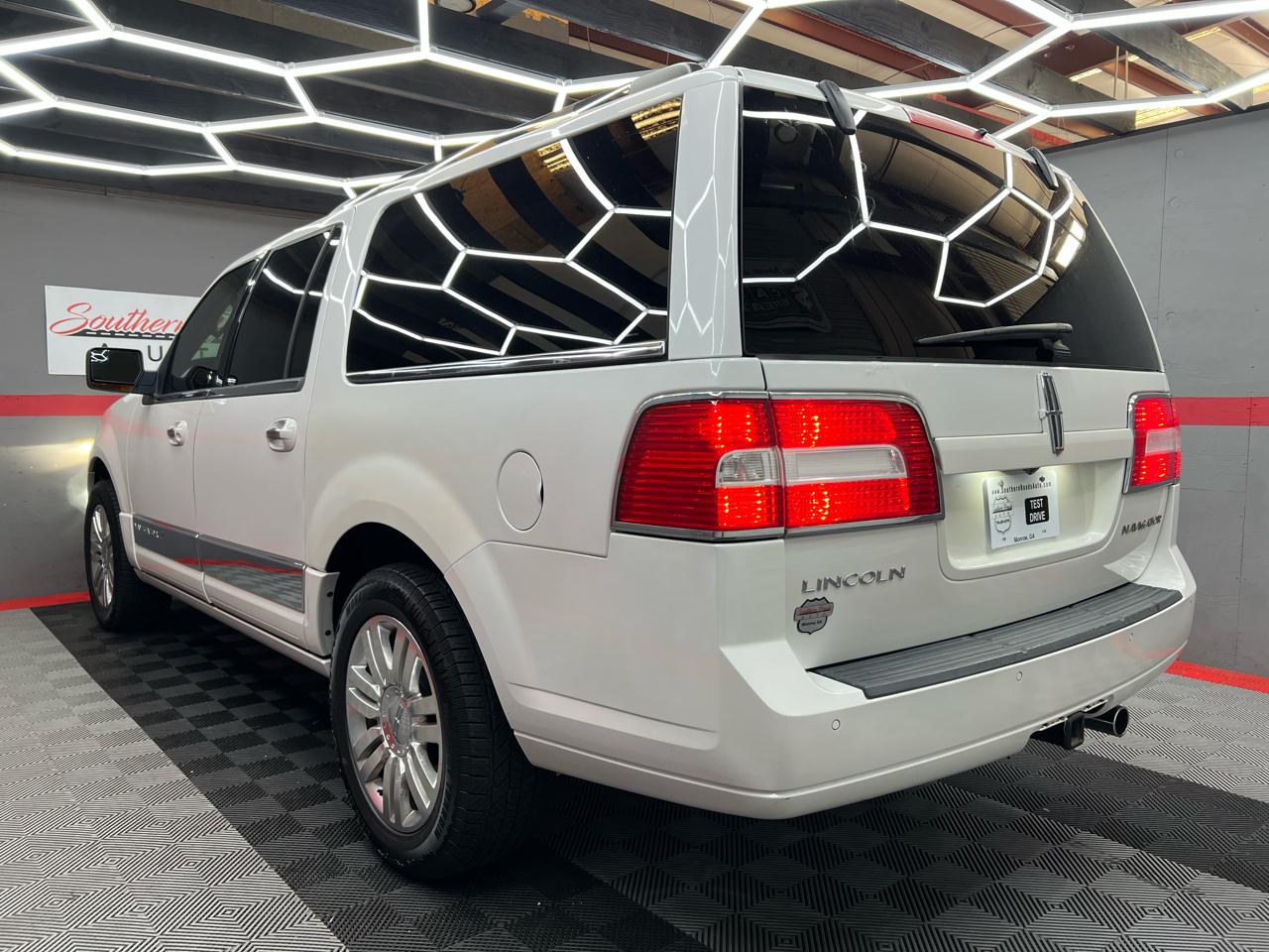 Lincoln Navigator L 2WD 2012
