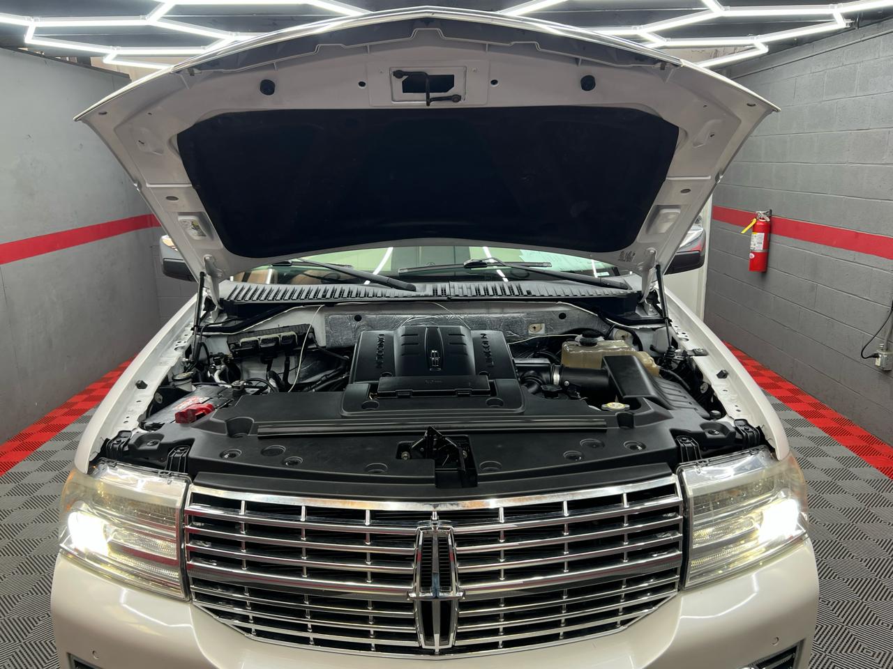 Lincoln Navigator L 2WD 2012