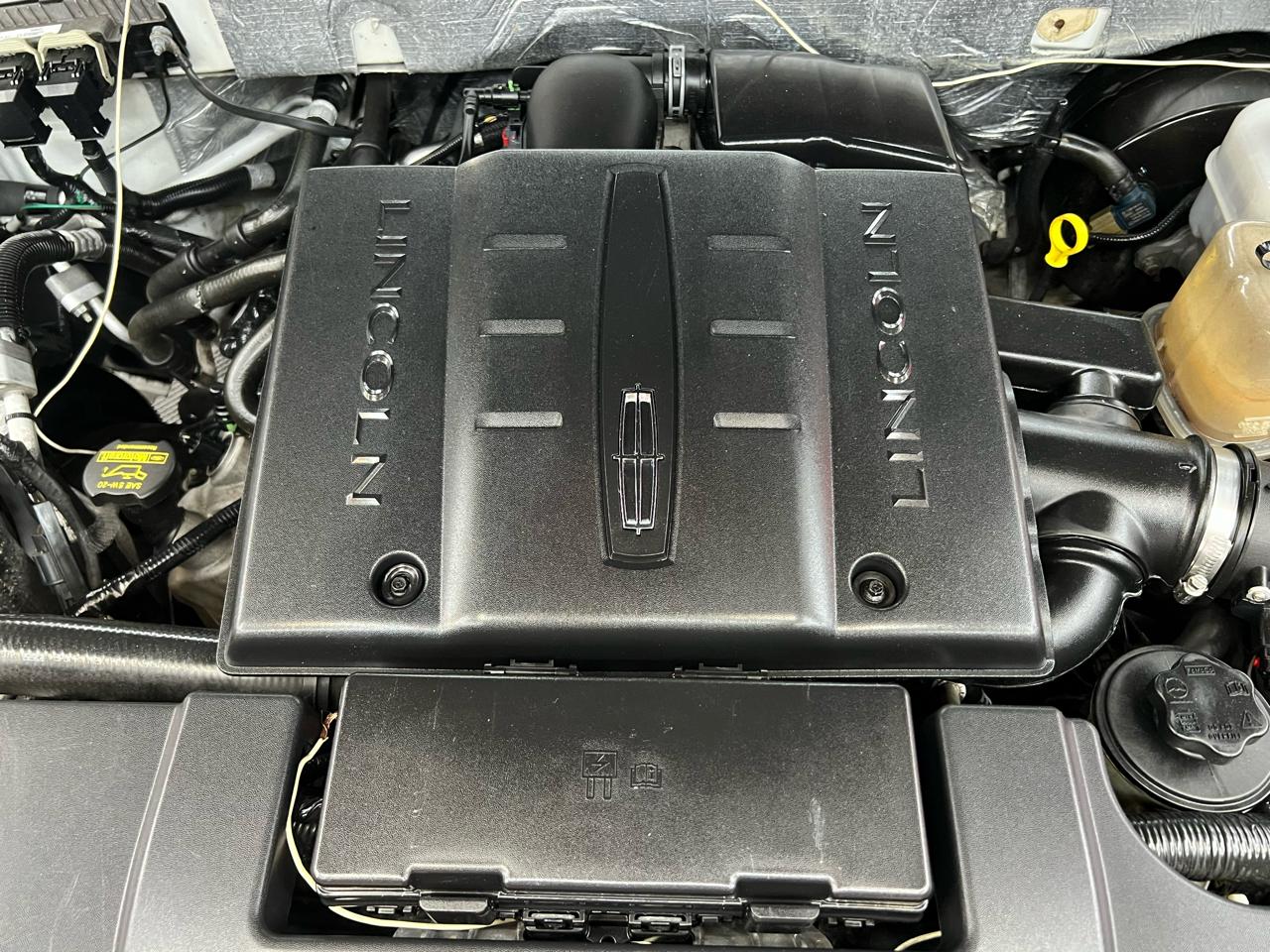 Lincoln Navigator L 2WD 2012