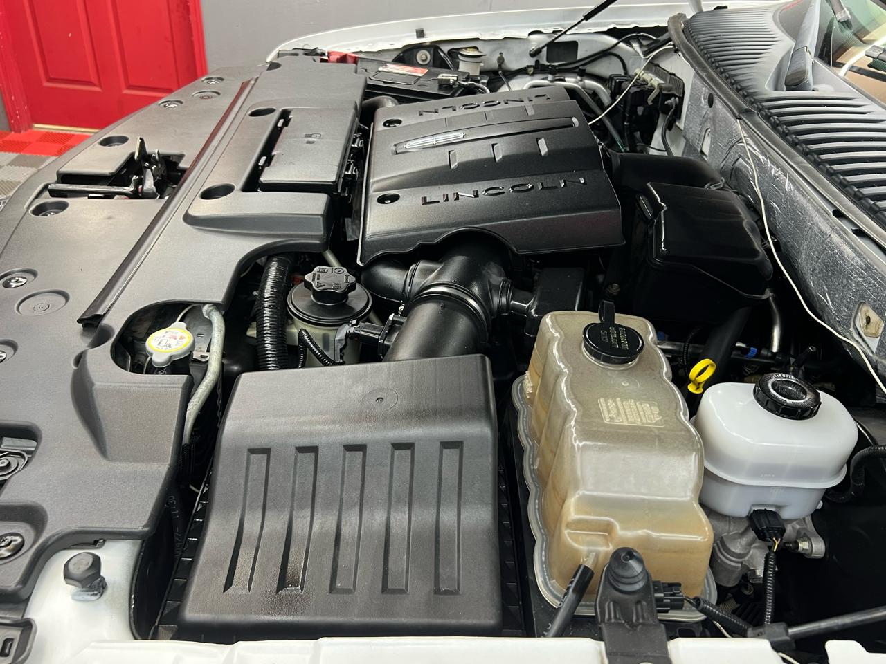 Lincoln Navigator L 2WD 2012