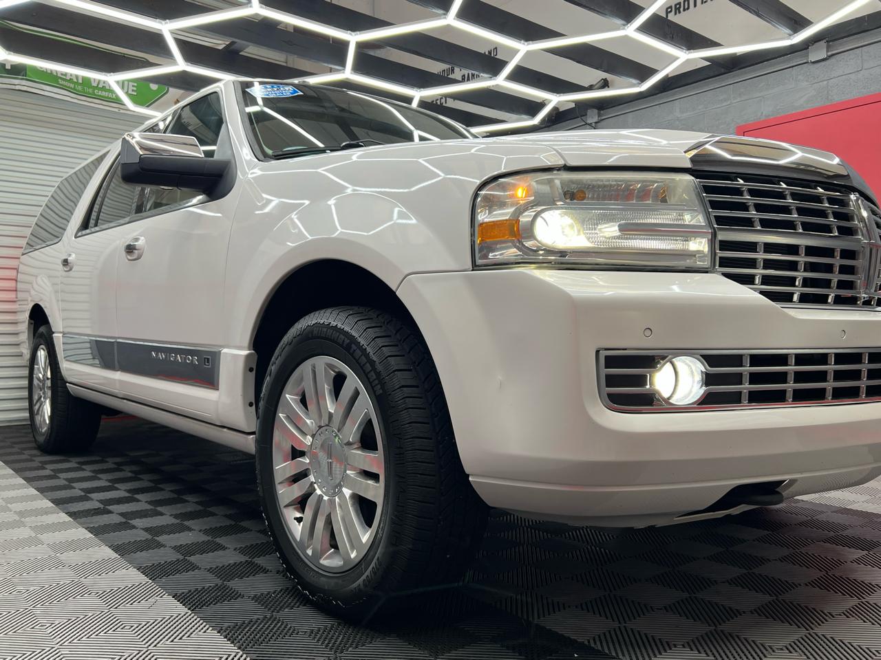 Lincoln Navigator L 2WD 2012