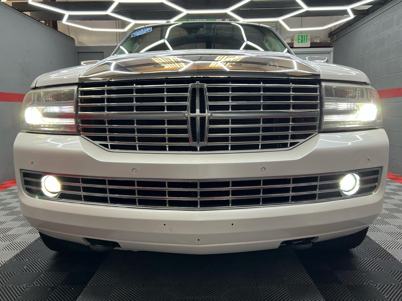Lincoln Navigator L 2WD 2012