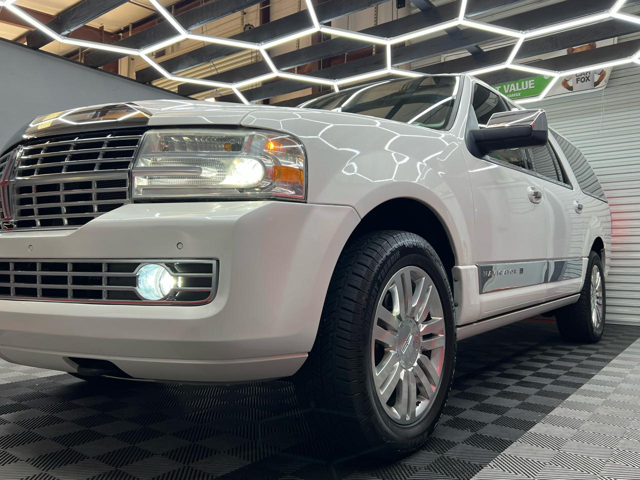 Lincoln Navigator L 2WD 2012