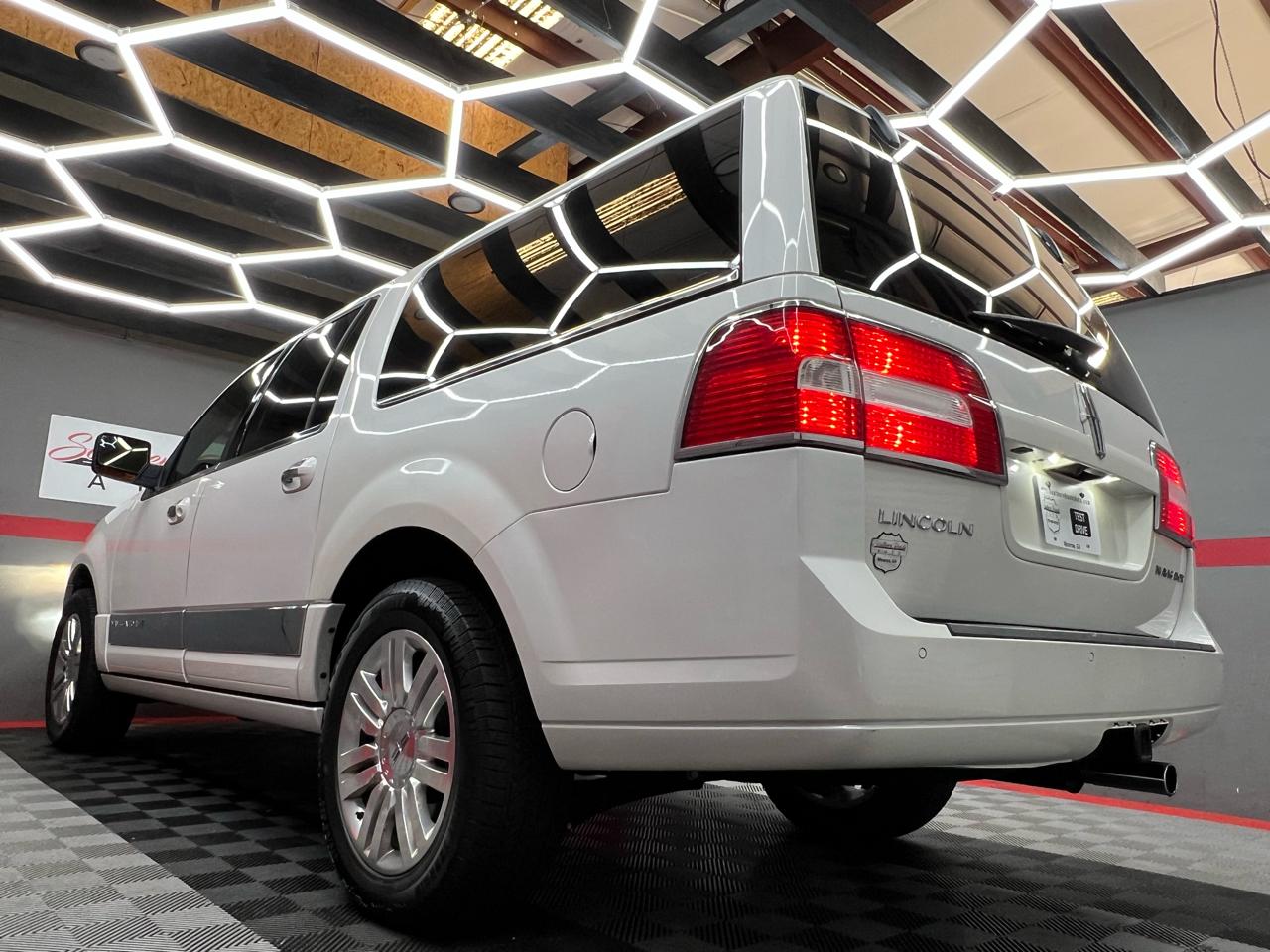 Lincoln Navigator L 2WD 2012
