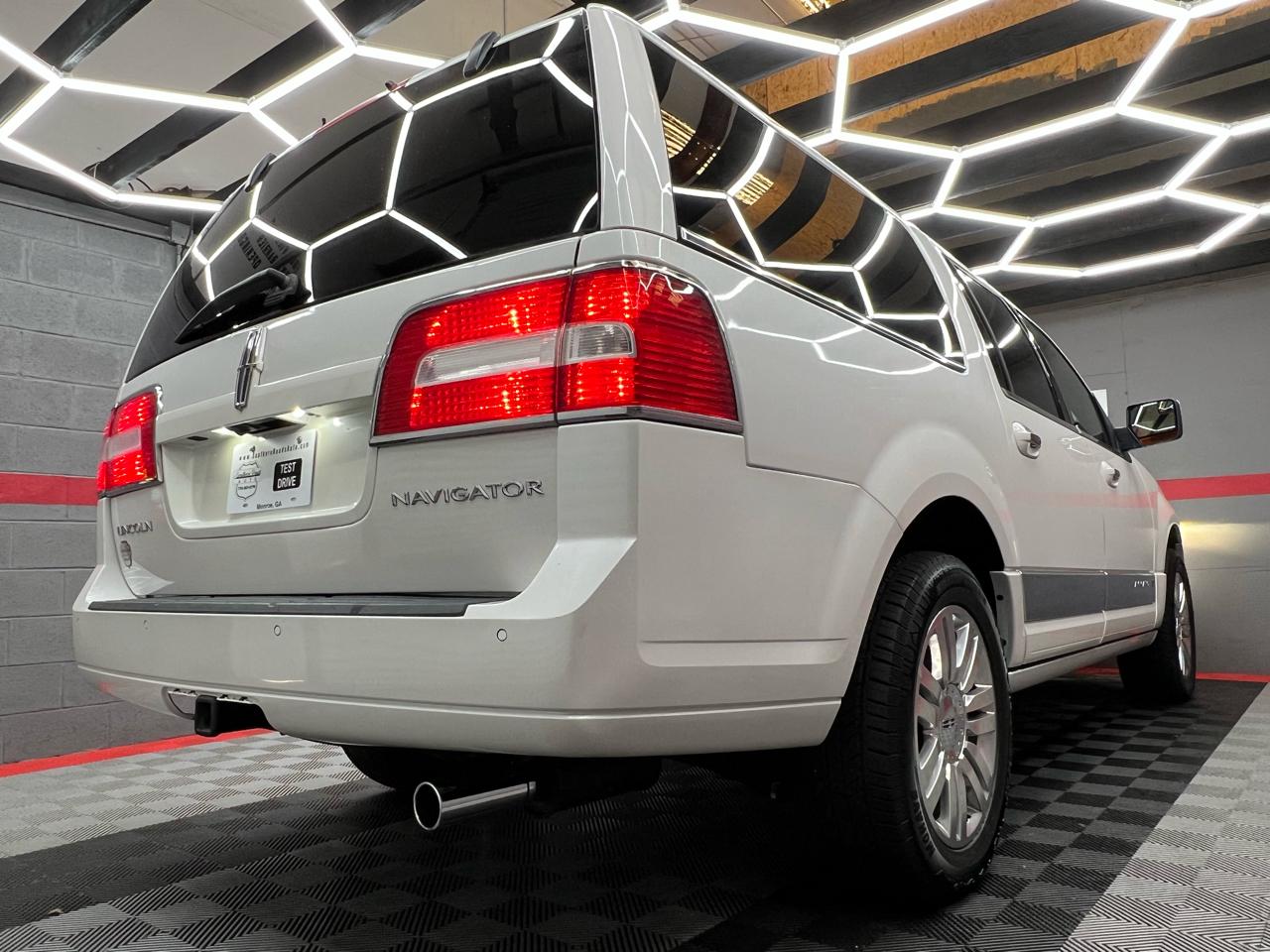 Lincoln Navigator L 2WD 2012