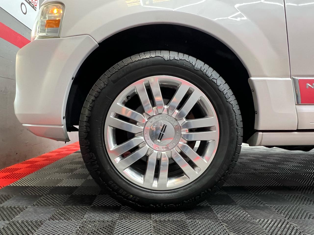 Lincoln Navigator L 2WD 2012