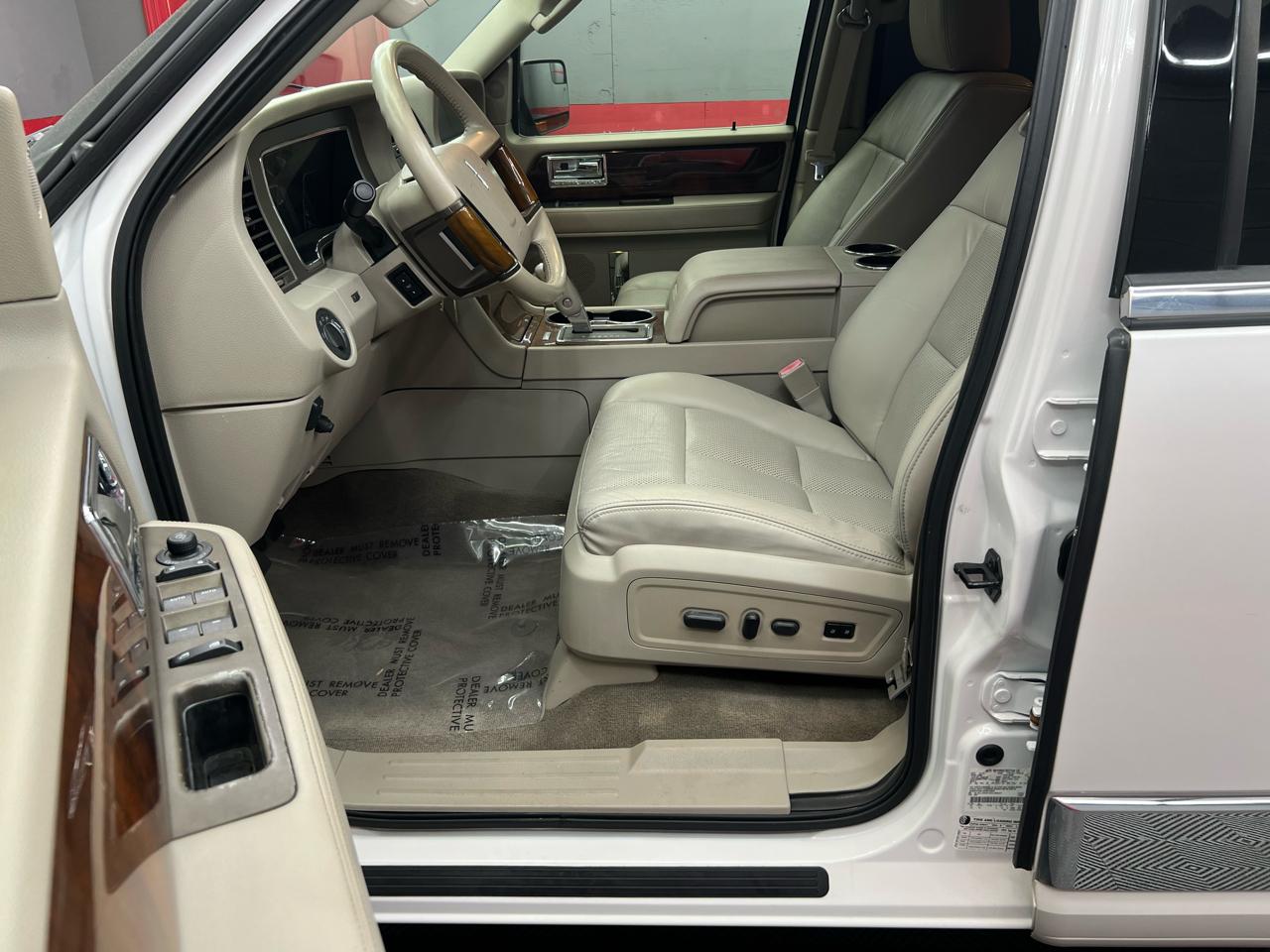 Lincoln Navigator L 2WD 2012