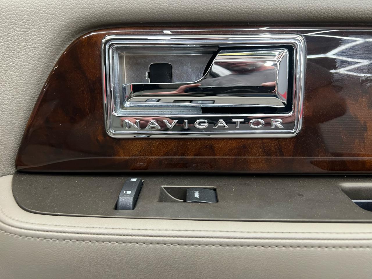 Lincoln Navigator L 2WD 2012