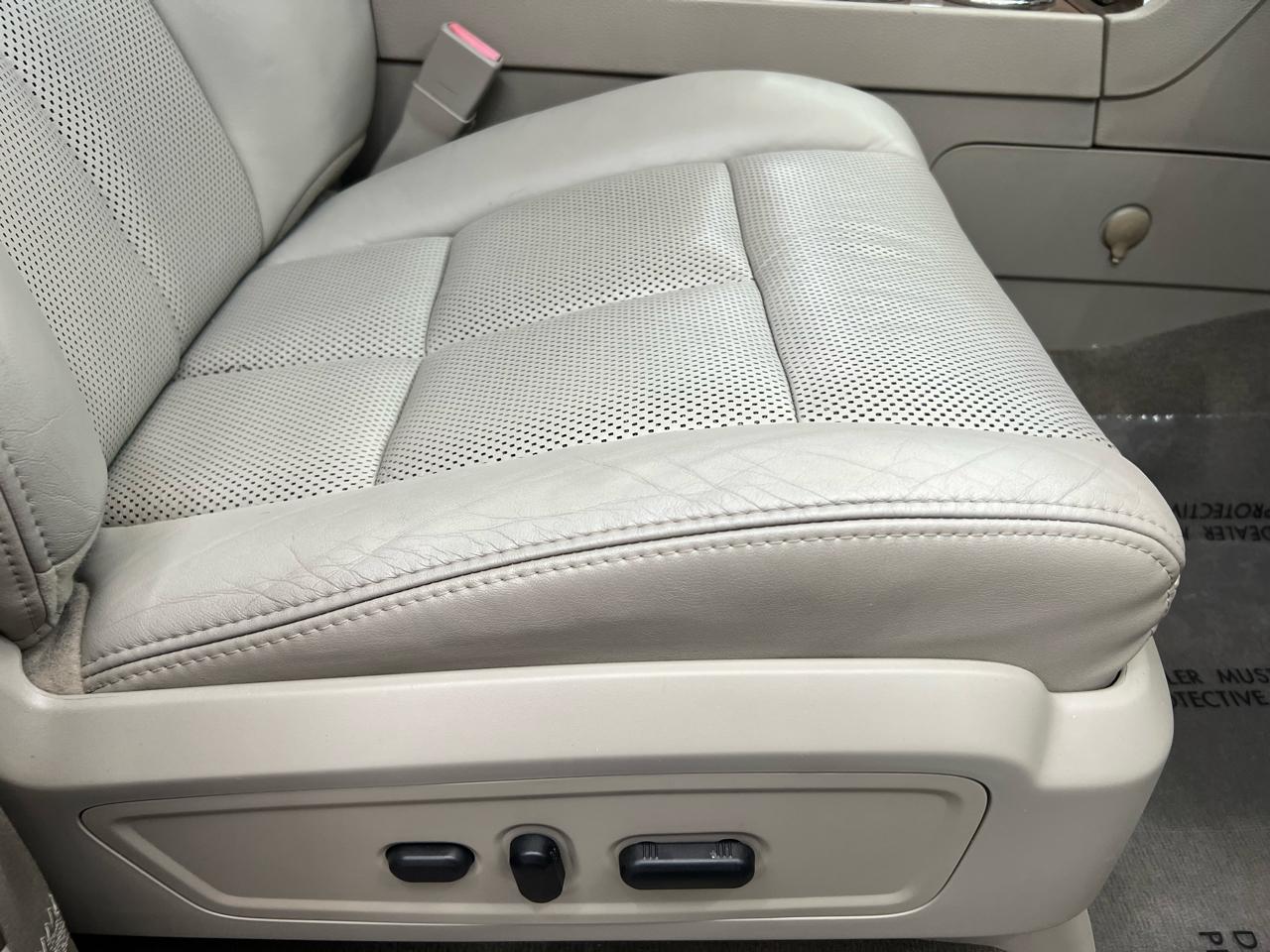 Lincoln Navigator L 2WD 2012