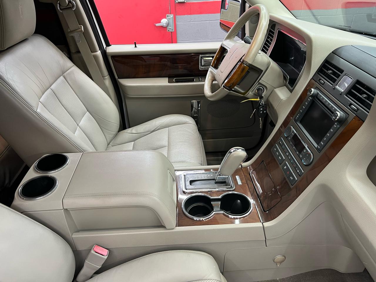 Lincoln Navigator L 2WD 2012