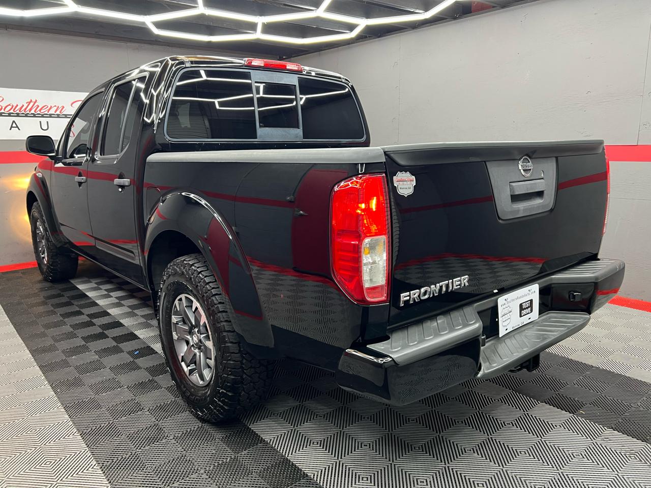 Nissan Frontier SE Crew Cab 2WD 2015