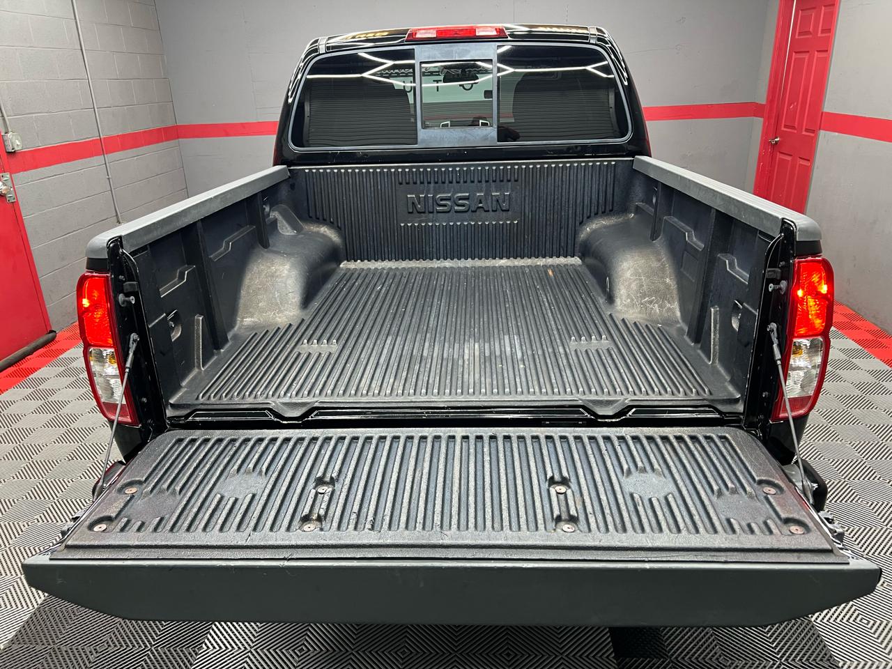 Nissan Frontier SE Crew Cab 2WD 2015