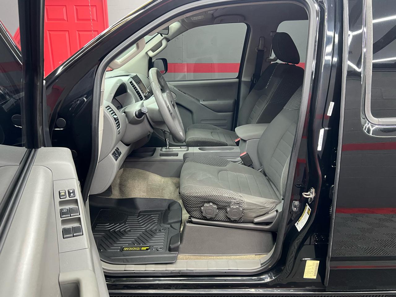 Nissan Frontier SE Crew Cab 2WD 2015