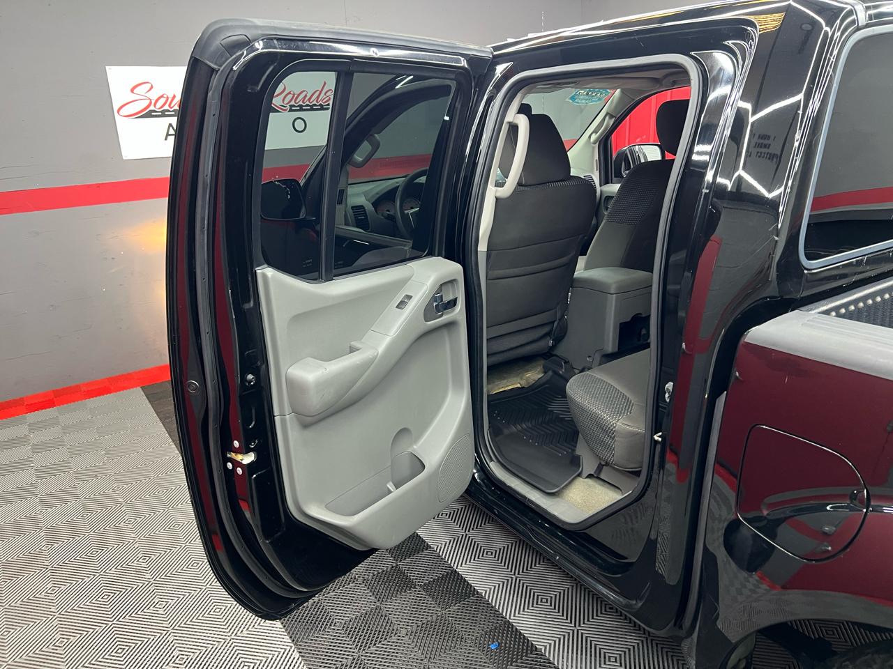 Nissan Frontier SE Crew Cab 2WD 2015