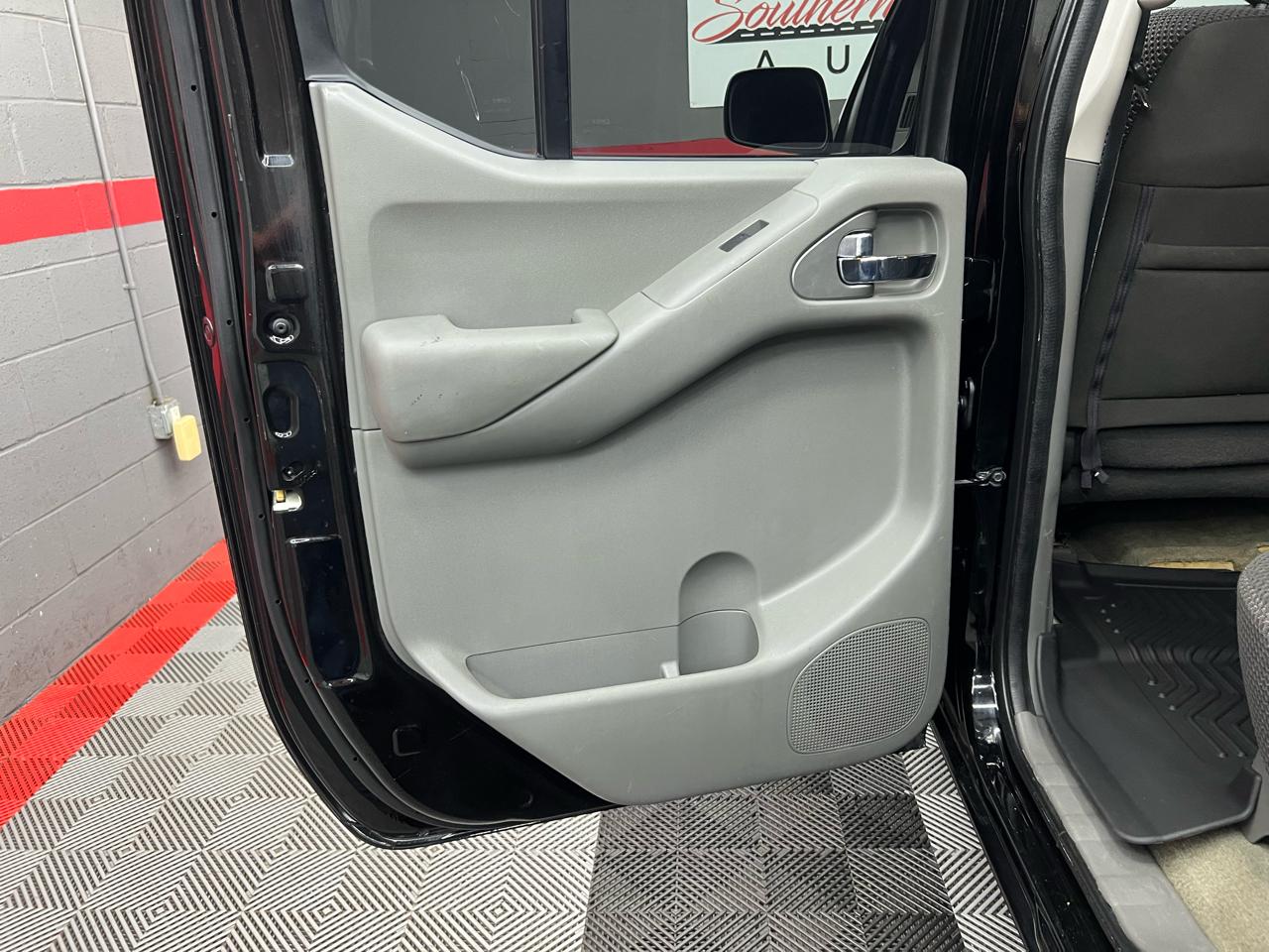 Nissan Frontier SE Crew Cab 2WD 2015