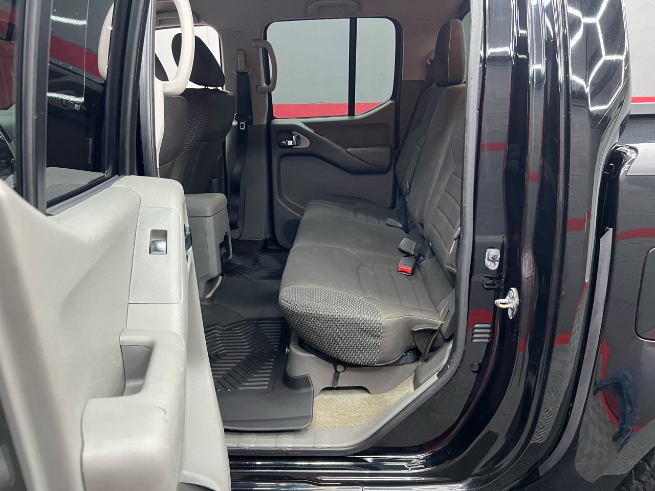 Nissan Frontier SE Crew Cab 2WD 2015