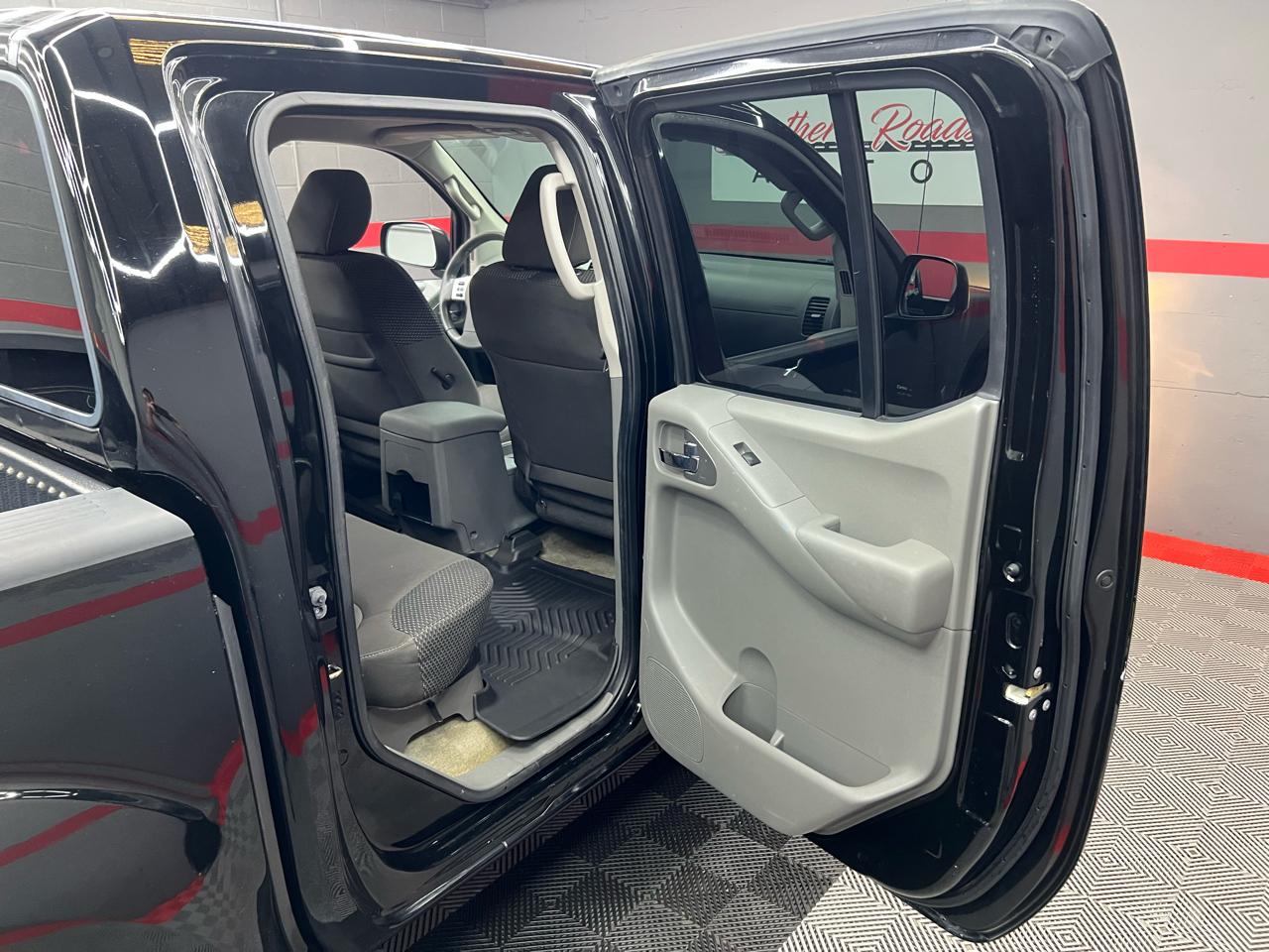 Nissan Frontier SE Crew Cab 2WD 2015