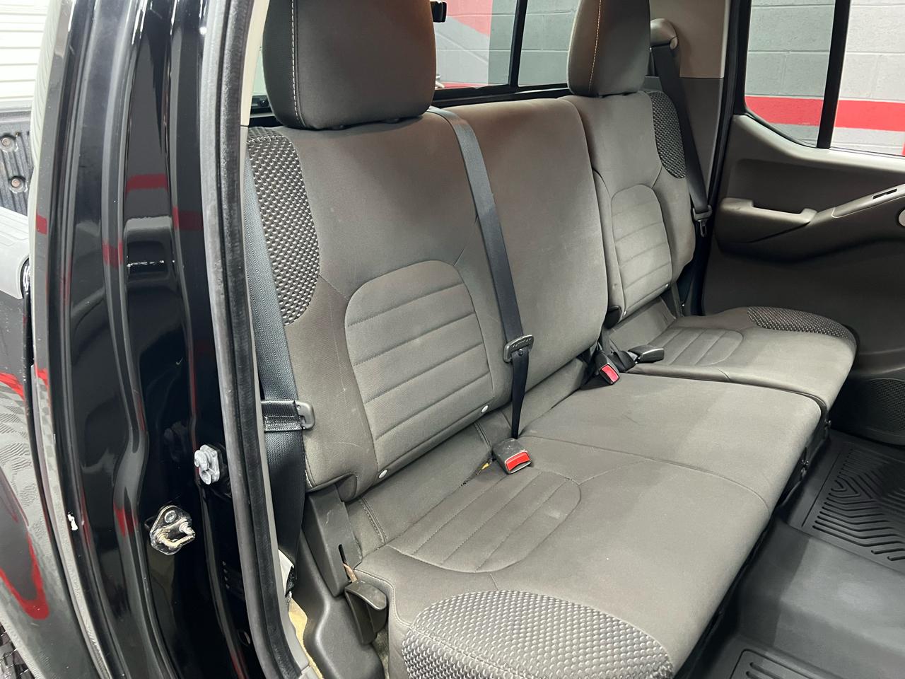 Nissan Frontier SE Crew Cab 2WD 2015