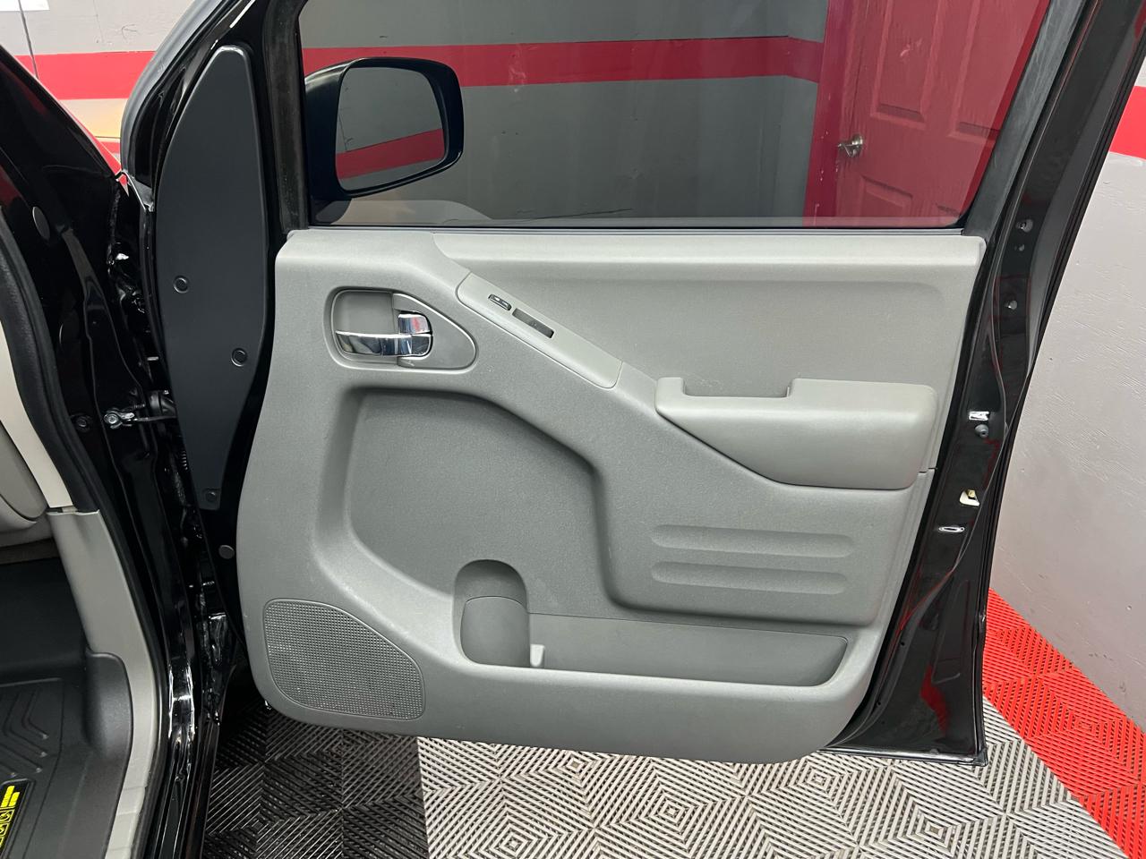 Nissan Frontier  2015