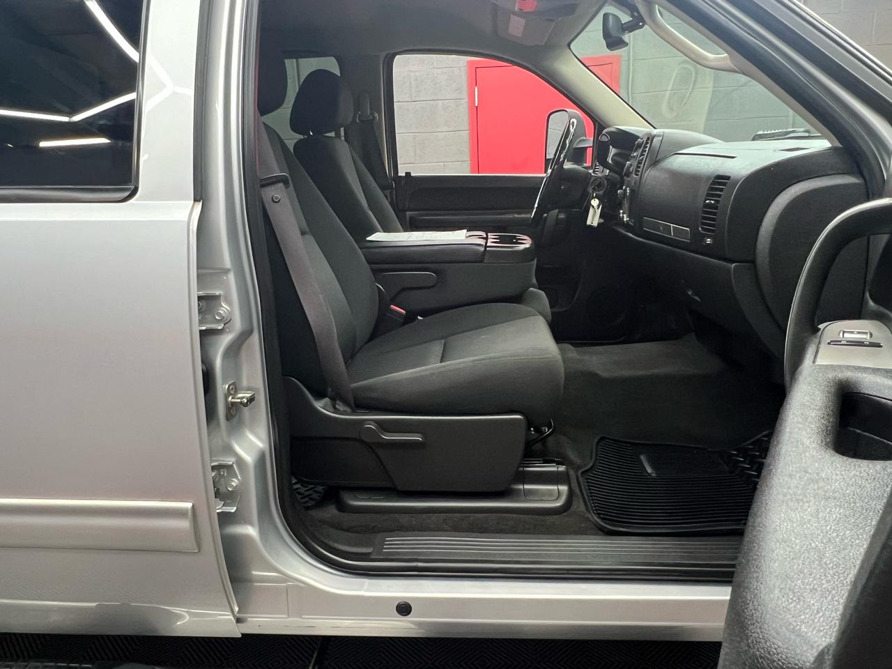 Chevrolet Silverado 2500HD LT Crew Cab 4WD 2012